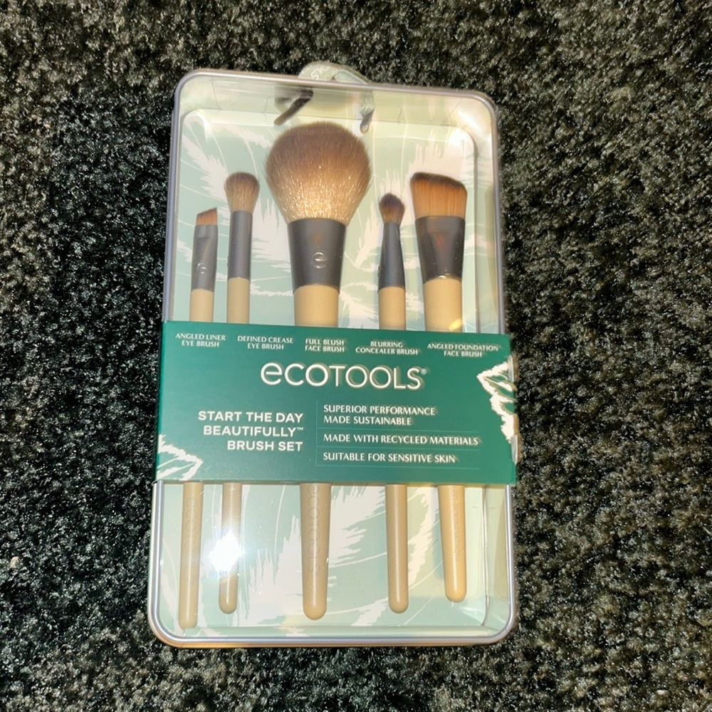 NWT ecotools start the day beautifully brush set. Made with recycled materials.